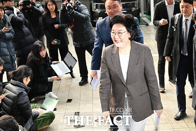 사무실 향하는 이혜훈 후보자.