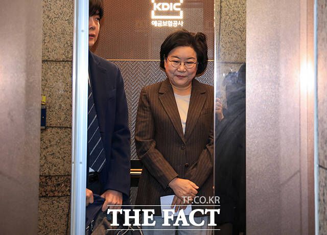 승강기 탑승한 이혜훈 후보자.