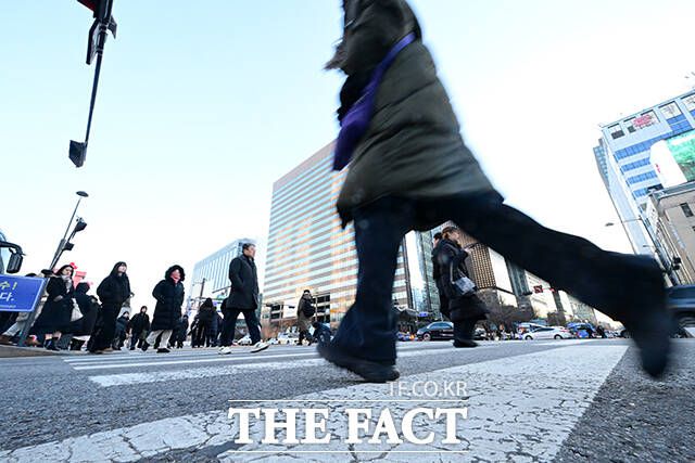 한파 뚫고 출근하는 시민들.