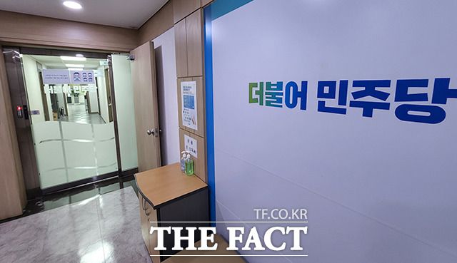 기지국 정보와 인공지능(AI) 등을 활용한 이른바 '데이터 선거'가 정치권의 뉴노멀로 자리잡았지만, 프라이버시 침해 논란 등 법적 사각지대는 여전히 해소되지 않았다는 지적이 나온다./더팩트 DB