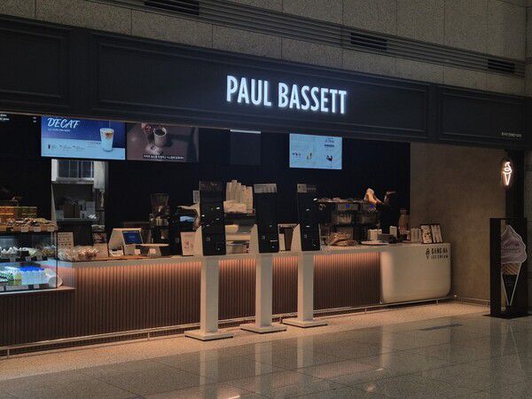 2026년 들어 미국, 유럽 수입산 유제품 관세가 전면 폐지되면서 국내 유업계가 더 큰 어려움에 직면했다. 사진은 매일유업 카페 브랜드 '폴바셋' 매장. /매일유업