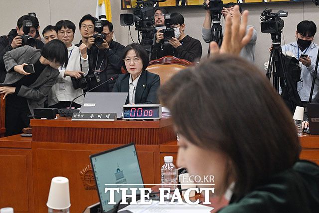 반대하는 나 의원과,