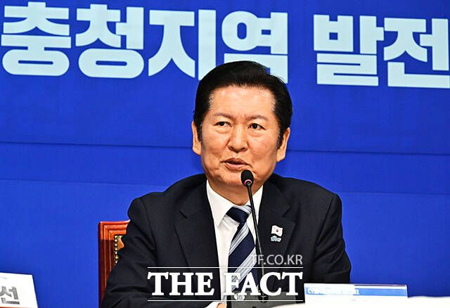 정청래 더불어민주당 대표가 전날 서울 여의도 국회에서 열린 충남·대전 통합 및 충청지역 발전특별위원회 제2차 전체회의에 참석해 모두발언을 하고 있다. /국회=배정한 기자