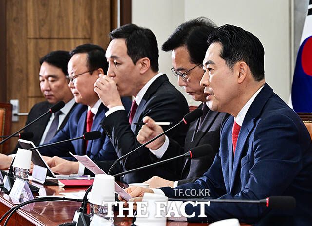 국민의힘은 '뒷북 검증' 논란에도 불구하고, 이 후보자 중용에 대한 최종 책임은 야권이 아닌 청와대에 있다는 점을 부각하고 있다. 사진은 오른쪽부터 장동혁 대표, 송언석 원내대표, 김민수 최고위원, 김재원 최고위원, 정희용 사무총장. /배정한 기자