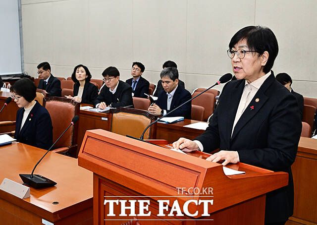 아동수당법 일부개정법률안 가결된 뒤 인사말 하는 정은경 보건복지부 장관.