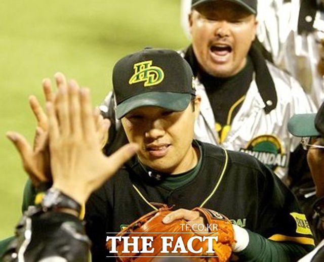 박진만 삼성 라이온즈 감독은 현대 유니콘스의 1호 프랜차이스 스타다. 인천고를 졸업하고 현대에 입단한 박 감독은 2005년 삼성으로 이적할 때까지 붙박이 유격수로 활약했다. 삼성 감독으로 부임해 2년 연속 팀을 포스트시즌으로 이끌었다.