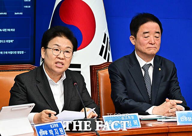 모두발언하는 문정복 더불어민주당 신임 최고위원(왼쪽).