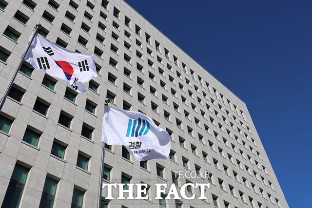 행정안전부 산하 중대범죄수사청은 현재 검찰의 수사개시 대상인 부패·경제 등 범죄 뿐 아니라 공직자, 선거, 방위사업, 대형참사, 마약, 내란·외환 등 국가보호, 사이버 범죄 등 ‘9대 중대범죄’를 수사한다. 사진은 서울 서초구 대검찰청 모습이다. /뉴시스