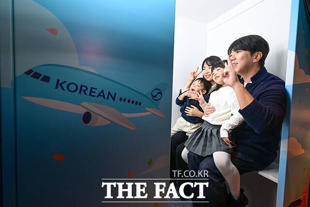 라운지에서 '출국 네컷' 남기세요~