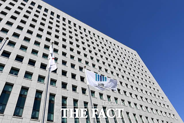 대검찰청이 '수사·기소 분리'를 뼈대로 하는 검찰개혁 후속 입법 및 조직개편을 적극 지원하겠다고 밝혔다. /더팩트 DB
