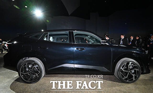 르노코리아 글로벌 플래그십 미디어 공개 행사가 13일 오전 서울 광진구 그랜드 워커힐에서 열린 가운데 르노 필랑트 차량이 공개되고 있다. /서예원 기자