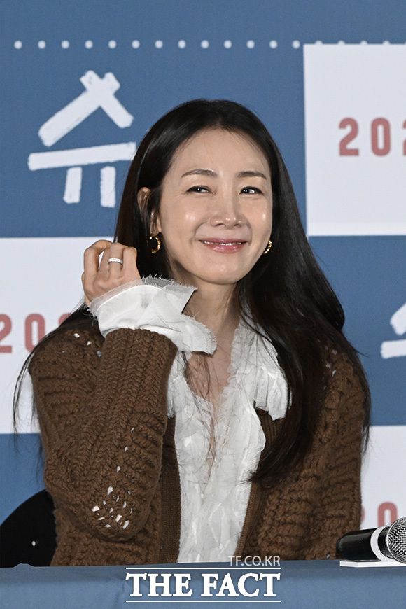 미라 역을 맡은 최지우는 "시나리오가 제 마음을 크게 울렸다"고 출연을 결심한 이유를 밝혔다. /송호영 기자