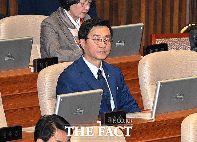 서울 동대문경찰서는 15일 오후 2시 장 의원을 무고·명예훼손·면담 강요 등 혐의로 고소한 이 씨를 불러 조사를 진행했다. /남윤호 기