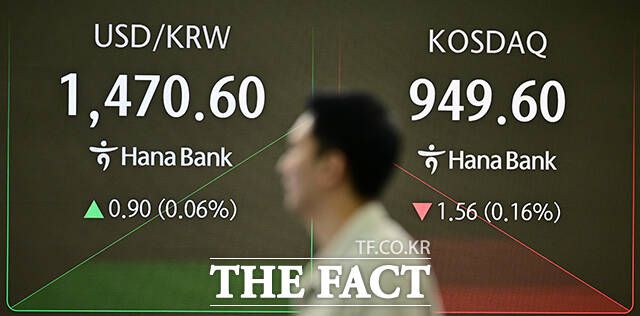 외국인 관광객 2000만명 시대를 맞았지만, 면세업계는 거듭되는 적자로 표정이 어둡다. 환율 리스크와 객당 임대료, 특허 수수료 등 경영 부담이 덮친 결과다. /남윤호 기자