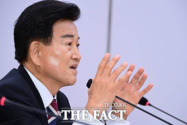 정동영 통일부 장관은 지난 14일 통일부 남북회담본부에서 진행된 통일부 산하기관 업무보고 모두발언에서 "조사단의 결과가 나오는 대로 상응한 조치를 취하게 될 것"이라고 말했다. /남윤호 기자