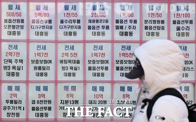 김윤덕 국토교통부 장관은 추가 주택 공급 대책과 관련해 토지거래허가구역 해제와 재건축초과이익환수제 폐지 등 규제 완화를 검토한 적이 없다고 밝혔다. /뉴시스