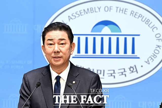 "재심 않고 떠나겠다" 입장 밝히는 김 전 원내대표.