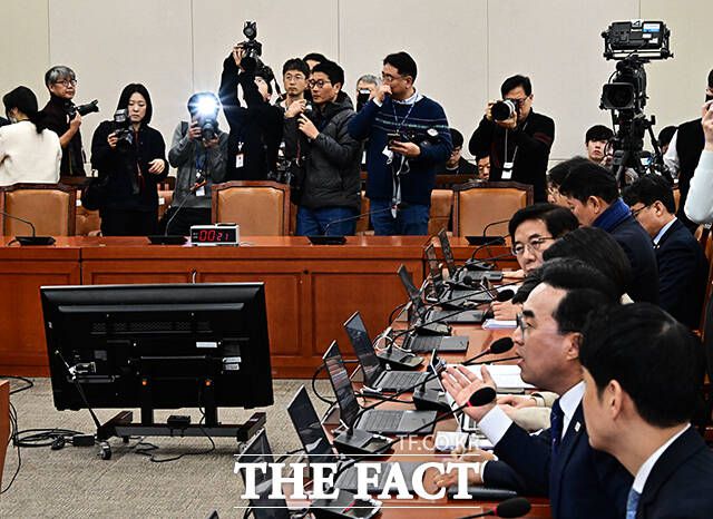 청문회장에 입장도 하지 못한 이혜훈 기획예산처 장관 후보자.