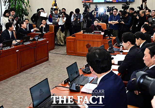 이혜훈 기획예산처 장관 후보자 인사청문회 개최 여부로 충돌한 여야.