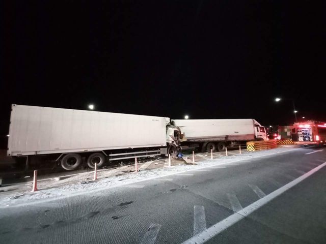 구미시 광평동 경부고속도로 서울방향 172km 지점에서 11톤 윙바디 화물차와 8.5톤 냉동탑차가 추돌했다. /경북소방본부