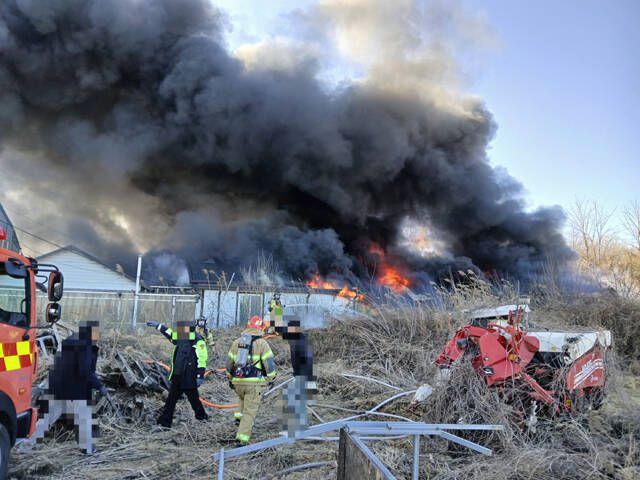 21일 오전 11시 6분쯤 의성군 구천면의 한 농기계 자재 창고에서 불이 나 소방서 추산 1억 9600여만 원의 재산 피해가 발생했다. /경북소방ㄴ본부