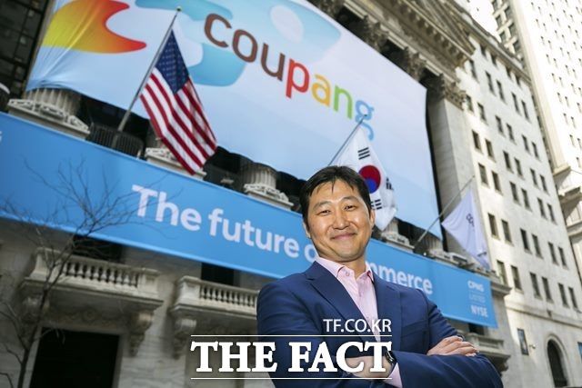 정부가 쿠팡에서 발생한 대규모 고객 개인정보 유출 사태로 범정부 차원의 조사를 예고하는 등 압박에 나섰다. 이런 상황에서 쿠팡의 미국 투자사 2곳이 도널드 트럼프 미국 행정부에 자체 조사를 요구해 한미 갈등으로 확산될 우려가 제기되고 있다. 사진은 쿠팡의 실소유주인 김범석 쿠팡Inc. 의장. /AP.뉴시스