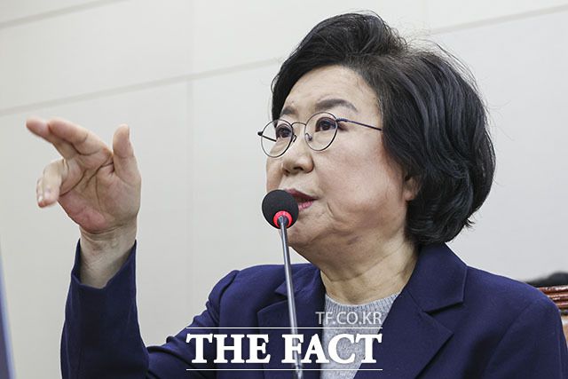 이혜훈 기획예산처 장관 후보자는 23일 결혼한 장남을 미혼으로 신고해 청약에 당첨됐다는 의혹과 관련해, 장남 부부가 이혼 위기에 놓여 혼인신고를 하지 못했다고 해명했다. /남용희 기자