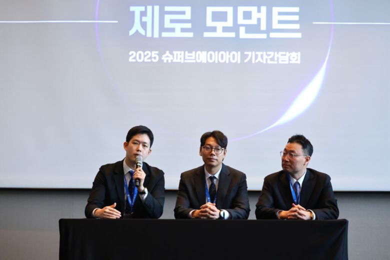 왼쪽부터) 김현수 대표, 차문수 CTO, 김진회 CBO