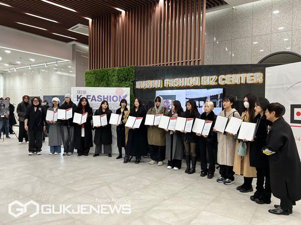 단체기념촬영 모습/제공=부산패션비즈센터