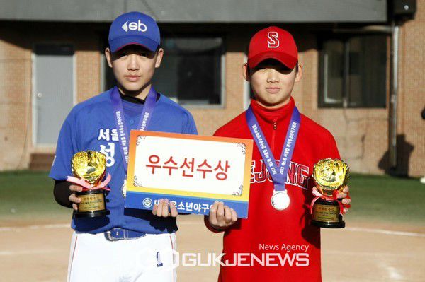 대회 우수선수상 곽준환(서울 성북구유소년야구단) & 이유찬(세종시유소년야구단) [사진제공=대한유소년야구연맹]