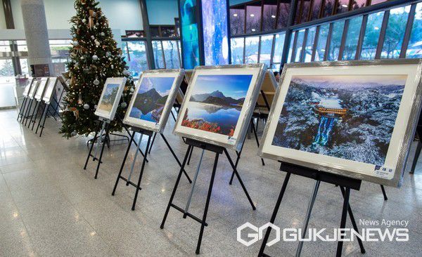 관광 공모전 수상작 전시 모습(사진=제천시)