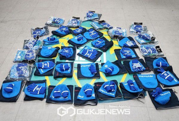 ‘꿈나무 육성’ 사업으로 학교에서 구입한 훈련용품(장갑) [사진제공=영등포구청]