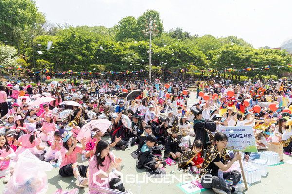 서울 강서구(구청장 진교훈)는 4일(토) 방화근린공원에서 어린이날을 맞아 ‘제12회 강서어린이 동화축제’를 열었다. 사진은 행사장 모습. [사진제공=강서구청]