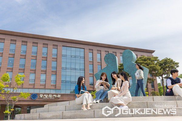 중앙도서관 모습.(제공=청주대학교)