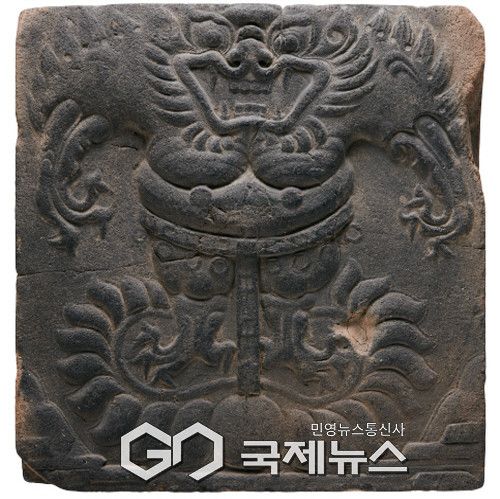 전시유물-연꽃도깨비무늬 벽돌