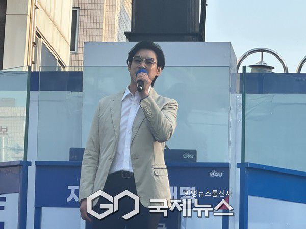 영화 배우이자 만능 엔터테이너인 장동직 배우가 천안 유세 현장을 방문해 이재명 대통령 후보를 지지해 줄것을 간곡히 호소 했다(사진/국제뉴스 이원철 기자)