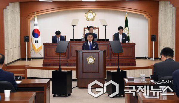 시정질문에 답변하고 있는 정성주 김제시장.(사진=김제시)