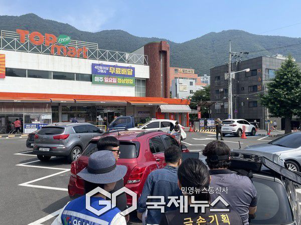 드론을 활용해 풍수해 안전사고를 대비 옥외광고에 대한 검사를 실시하고 있다./사진=양산시