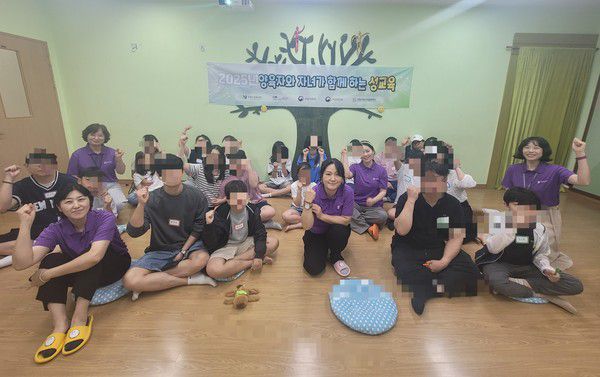 21일, 성문화센터 내 체험관에서 진행한  ‘2025년 자녀와 함께 하는 양육자 성교육 특강’ 모습.  사진=부평구