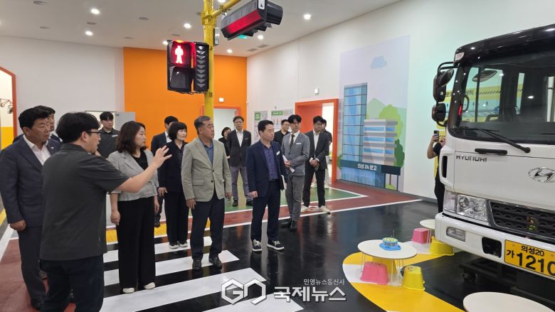 (제공=경북도의회) 의성 안전체험관 현지확인에 나선 교육위원회