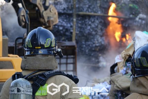 화재 진압. 국제뉴스/정구현 기자