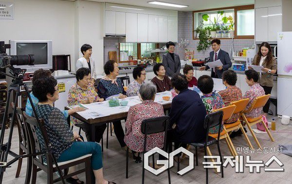 성내충인동 우리동네 리브랜딩 충인충의 할머니 경로당에서 수제종이클레이