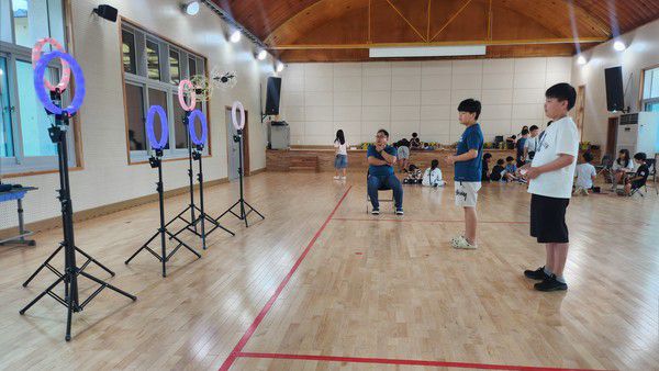 (사진=장수교육지원청)장계초 늘봄학교 프로그램 드론캠프 운영 모습