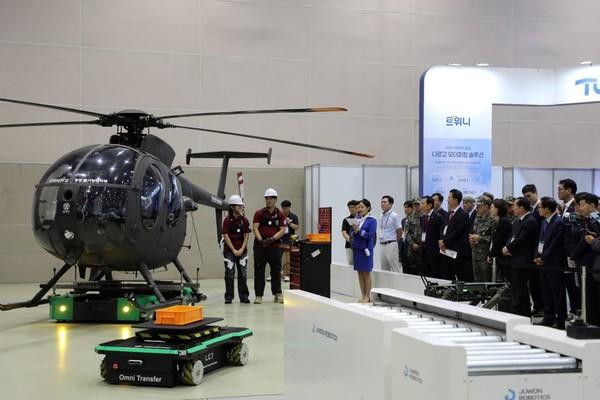 전시관 참관.(사진=금오공대)