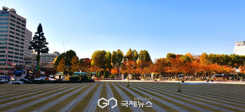 2025 대한민국성탄축제 성탄트리 설치, 해당화와 은방울꽃 장식해 (사진=안희영 기자)