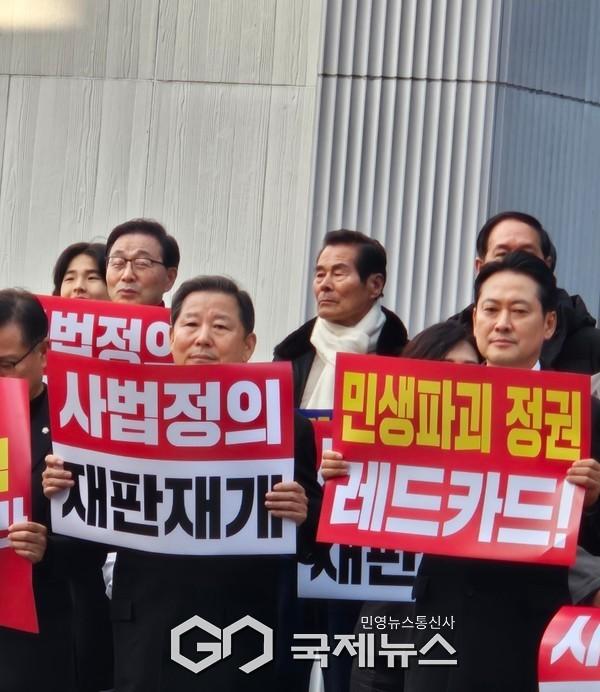 장동혁 당 대표와 이철규 의원, 춘천에서 열린 ‘민생회복과 법치수호 국민대회’에서 사진=고정화 기자