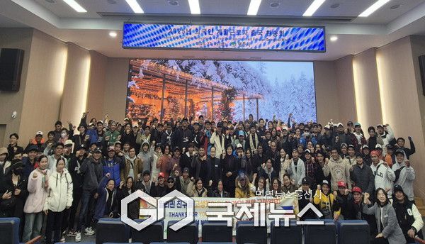 영주시, 외국인 계절근로자 귀국 환송 단체기념사진