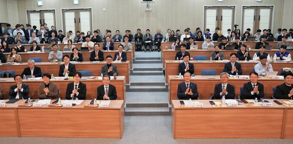 지난 10월 27일 대통령실, 기후에너지환경부, 기업, 대학 연구진 등이 한국에너지공과대학교에서 ‘차세대 전력망 혁신 및 인재 양성·창업 생태계 구축 기업간담회’를 진행했다 ⓒ 나주시