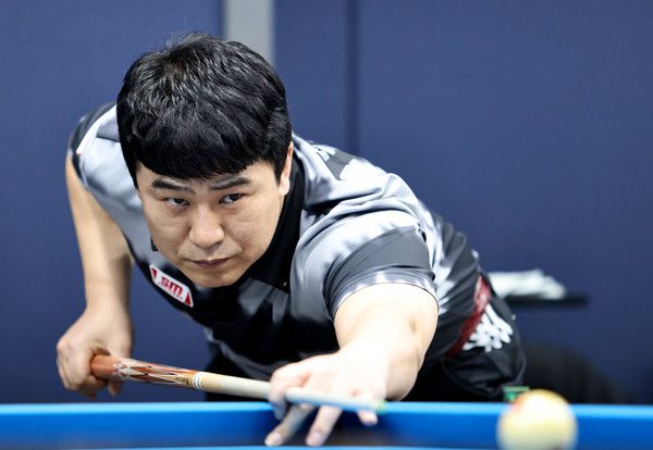 32강전에서 랭킹 1위 마르티네스를 잡은 박주선이 16강전에서 '헐크' 강동궁(SK렌터카)을 만난다. '거인 사냥꾼'으로 등극 할게될지 팬들의 눈길을 끌고있다/@PBA