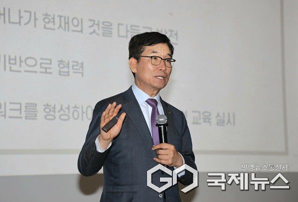 윤건영 교육감 강연 모습.(제공=충북교육청)